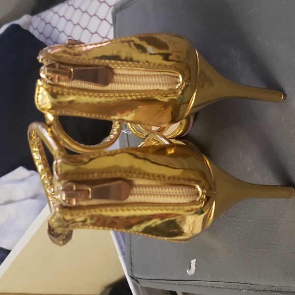 Shoes - Picture 4 of 5